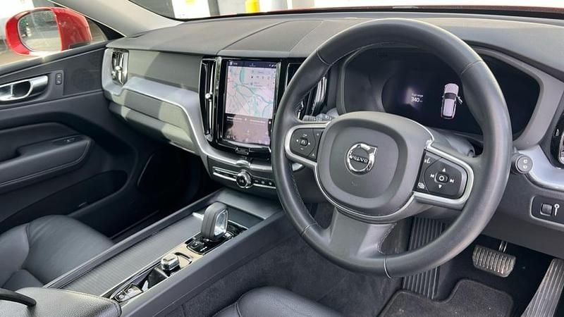 Second-hand Volvo XC60 Momentum 197 CP (144 kW) 2022 Roșu SUV