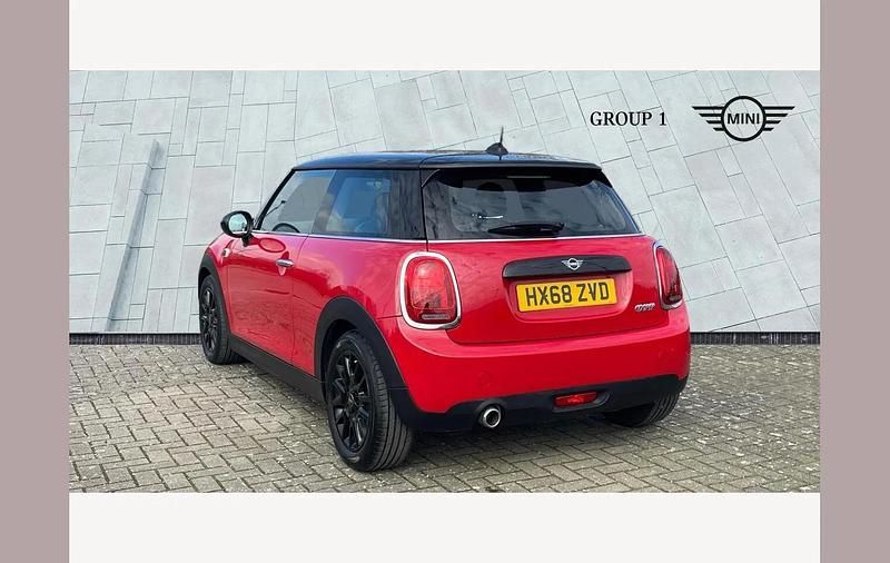 Używany Mini Cooper 136 KM (100 kW) 2018 Czerwony Hatchback