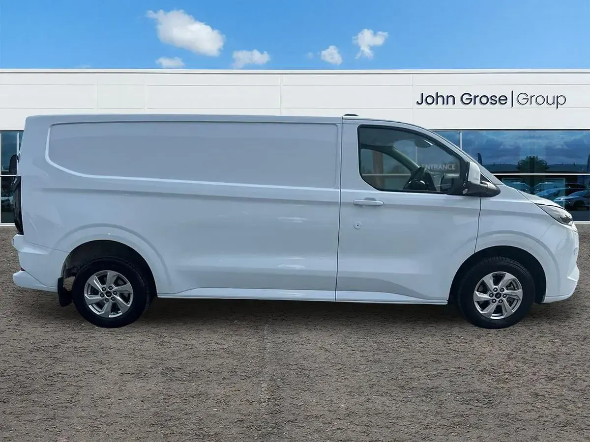 Used Ford Transit Custom Limited 232 HP (170 kW) 2025 White Van
