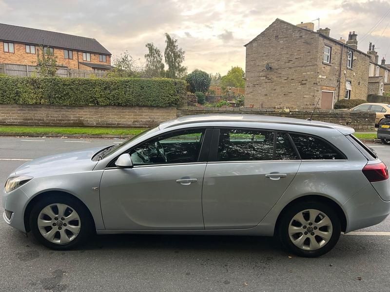 Second-hand Vauxhall Insignia Design Edition 2014 Argintiu Break