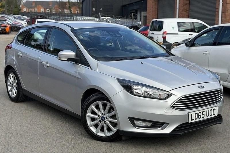 Begagnad Ford Focus Titanium 125 HK (91 kW) 2016 Silver Halvkombi