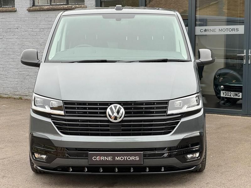 Begagnad VW Transporter Highline 150 HK (110 kW) 2024 Grå Van