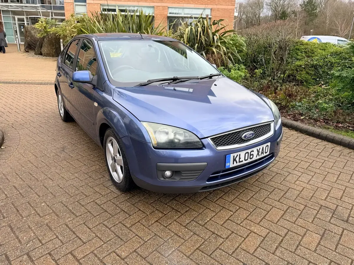 Used Ford Focus Zetec 110 HP (80 kW) 2006 Blue Hatchback