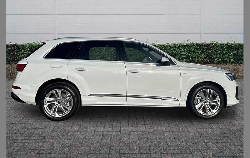 New Audi Q7 S-Line 334 HP (245 kW) 2025 White SUV