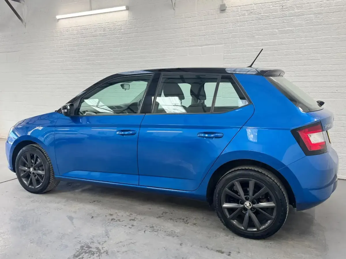 Second-hand Skoda Fabia Colour Edition 2016 Albastru Hatchback