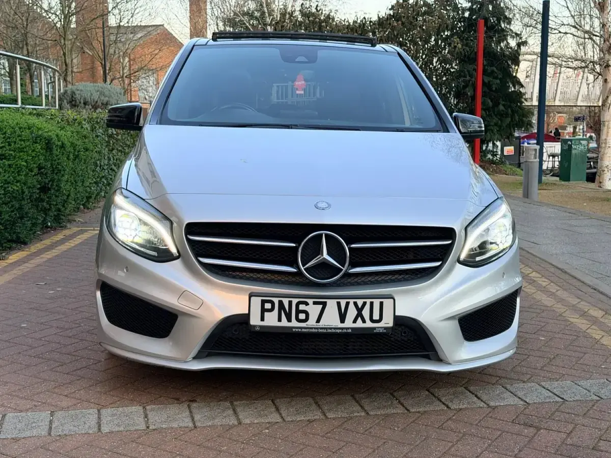 Begagnad Mercedes B220 AMG Line Premium Plus 2017 Silver Minibuss
