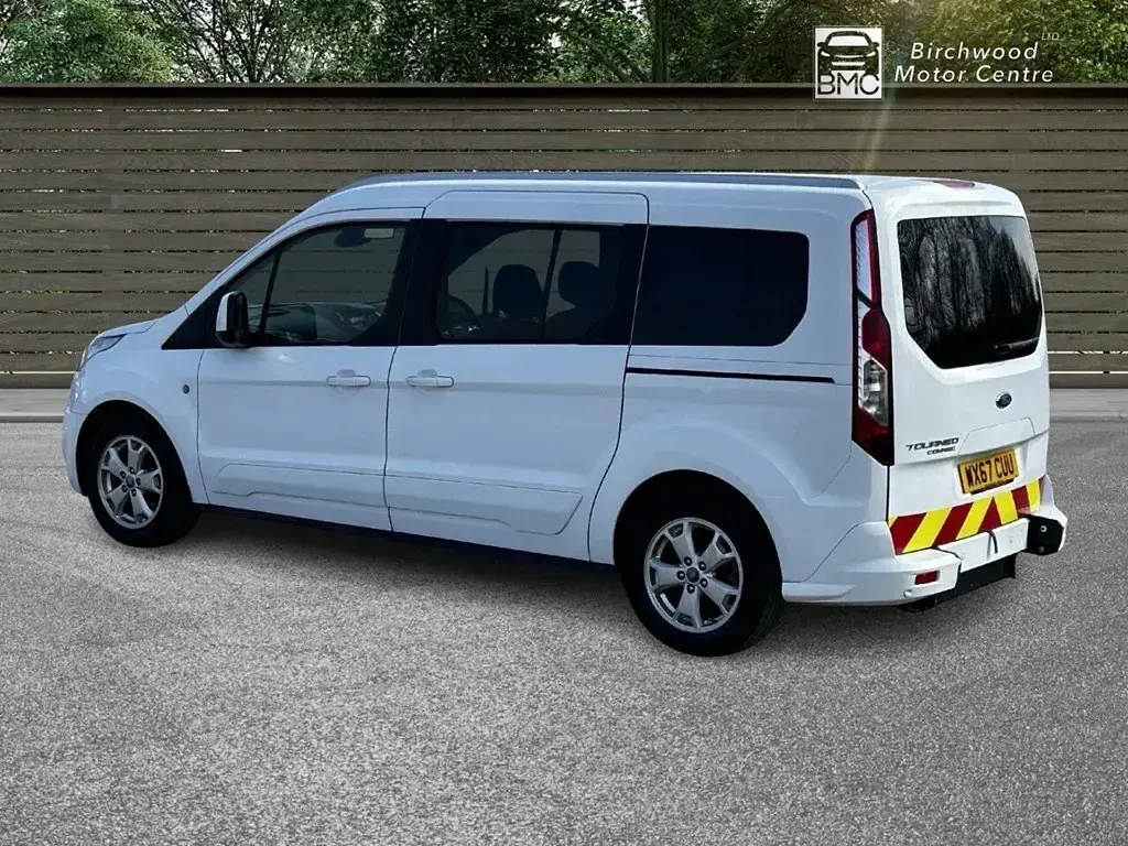 Used Ford Tourneo Connect Titanium 120 HP (88 kW) 2017 White MPV