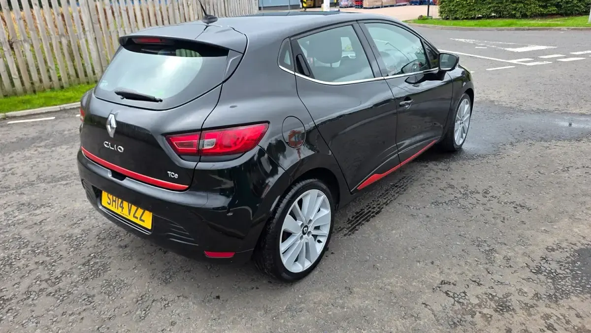Used Renault Clio Dynamique 90 HP (66 kW) 2014 Red Hatchback