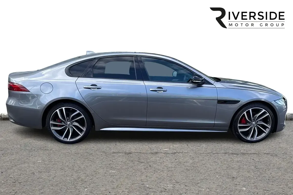 Używany Jaguar XF R-Dynamic 250 KM (183 kW) 2024 Szary Sedan/Limuzyna