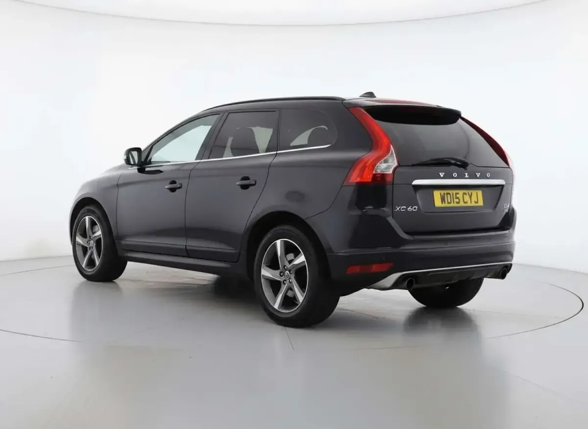 Used Volvo XC60 R-Design 181 HP (133 kW) 2015 Black SUV
