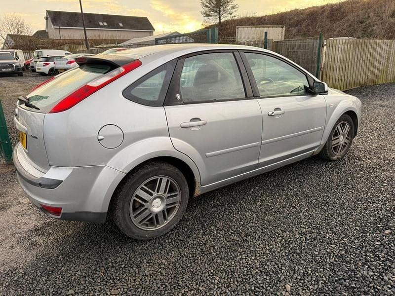 Used Ford Focus Ghia 100 HP (73 kW) 2005 Silver Hatchback