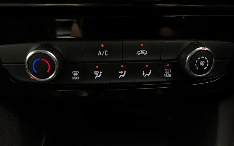 Used Vauxhall Mokka Design Edition 136 HP (100 kW) 2023 Grey SUV