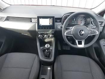 Używany Renault Clio V Iconic 90 KM (66 kW) 2021 Czerwony Hatchback