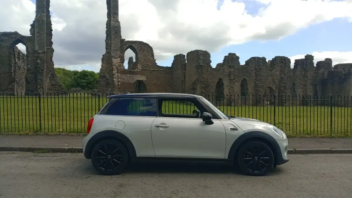 Used Mini Cooper D Hatch 116 HP (85 kW) 2015 Silver Hatchback