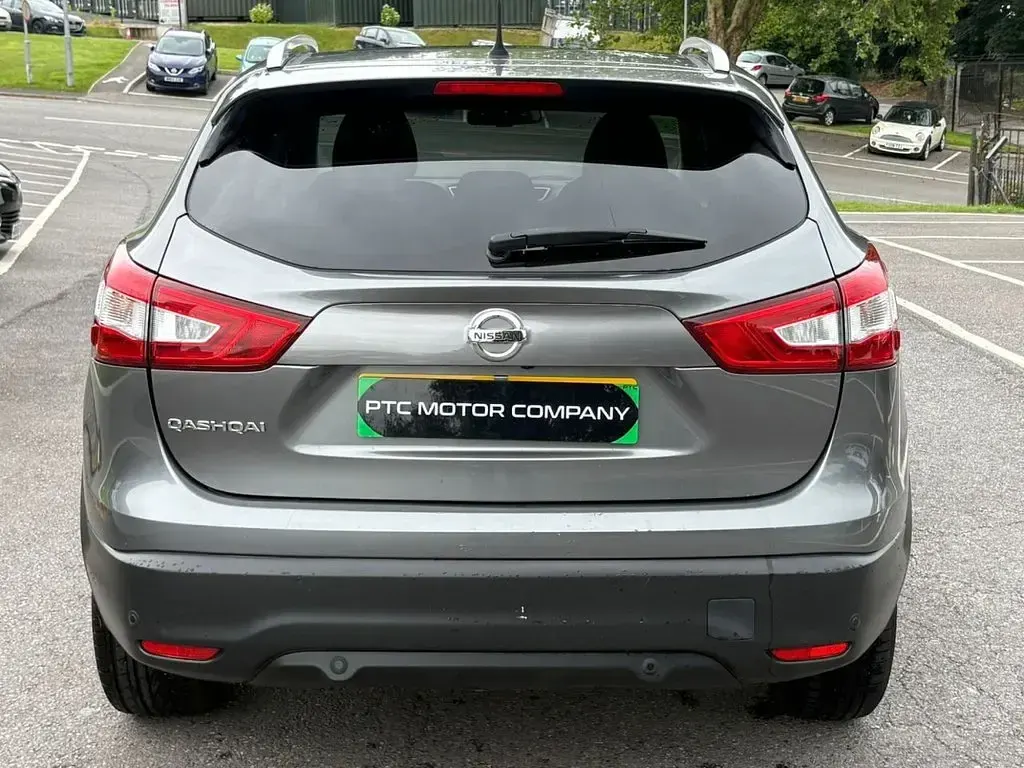 Used Nissan Qashqai N-Connecta 110 HP (80 kW) 2017 Grey SUV