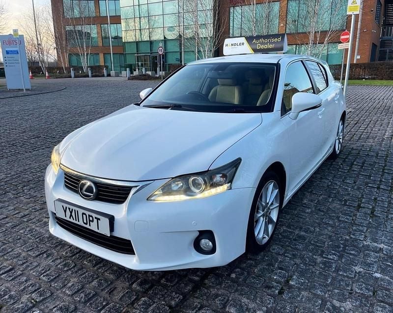 Used Lexus CT200h 2011 White Hatchback
