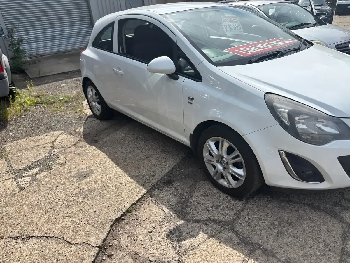 Used Vauxhall Corsa 2013 White Hatchback
