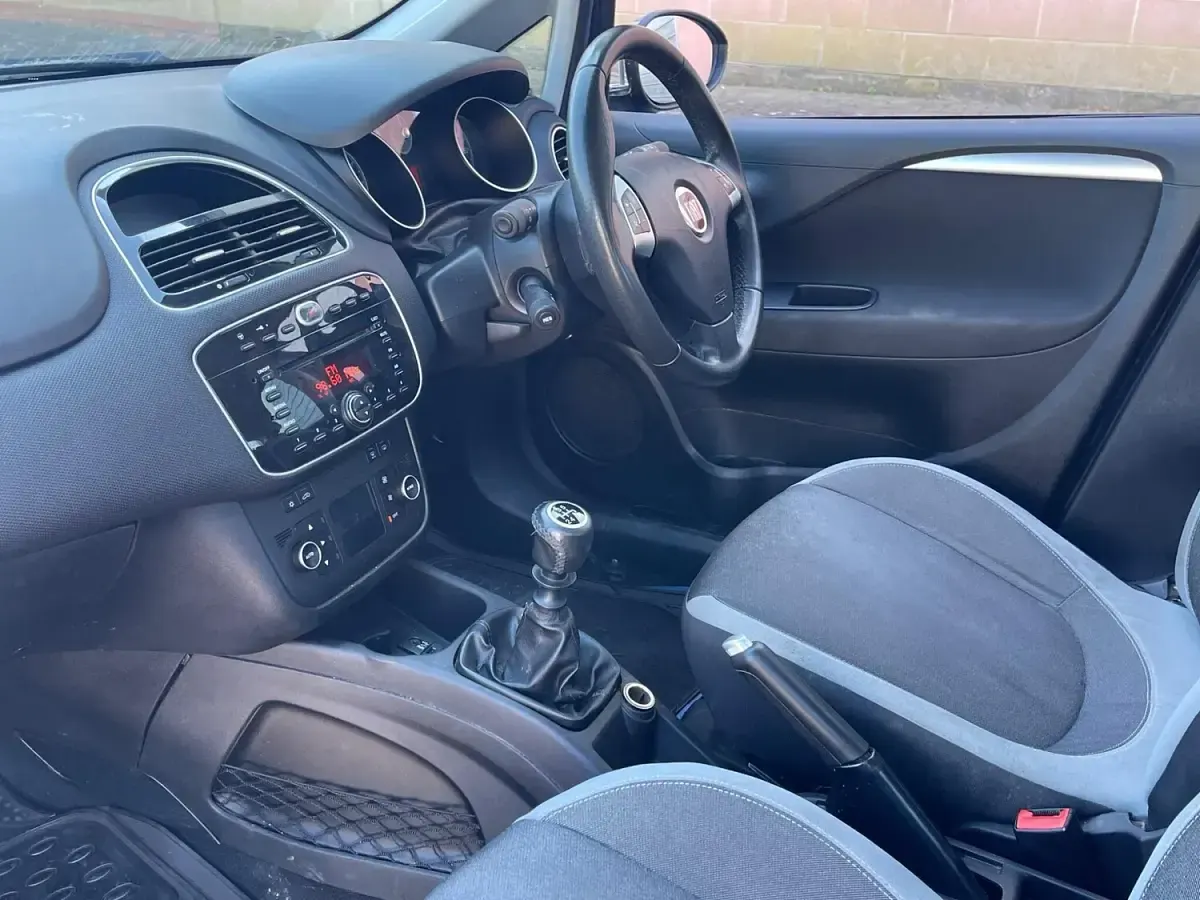 Used Fiat Punto Easy 69 HP (50 kW) 2012 Blue Hatchback