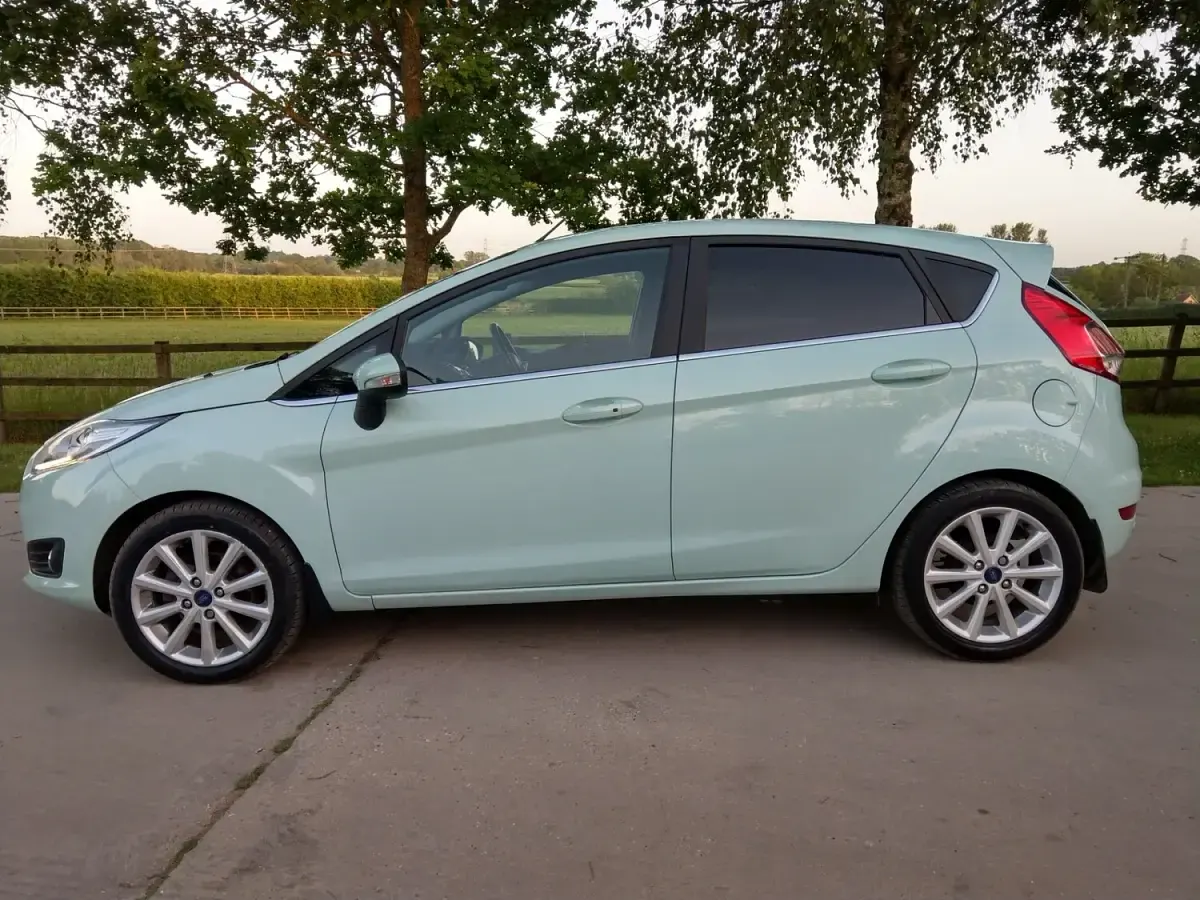 Used Ford Fiesta Titanium 125 HP (91 kW) 2017 Green Hatchback