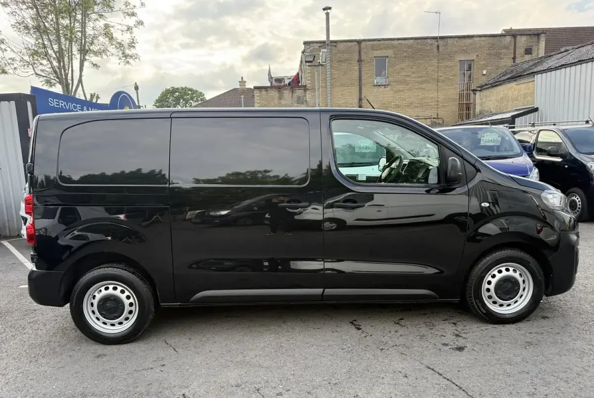 Używany Peugeot Expert Premium 2023 Czarny Van