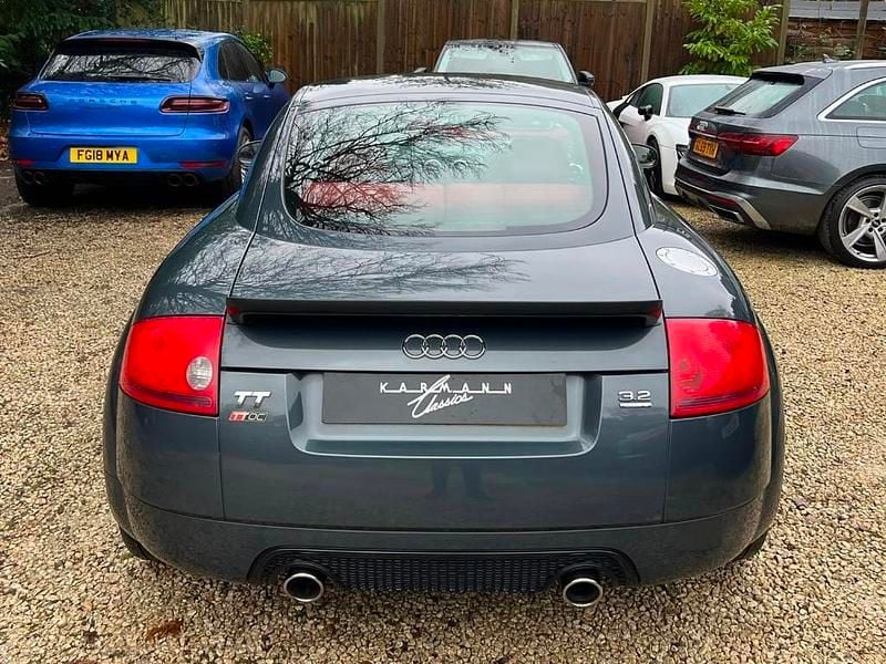 Begagnad Audi TT Exclusive 250 HK (183 kW) 2004 Grå Sportkupé