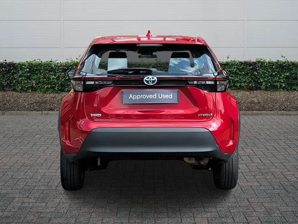 Used Toyota Yaris Hybrid 2023 Red Estate