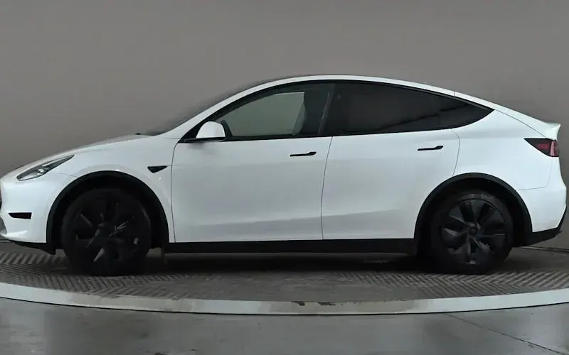 Used Tesla Model Y Long Range RWD 255 kW (347 HP) 2024 White SUV