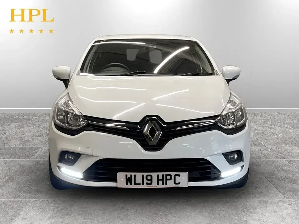 Used Renault Clio IV Iconic 90 HP (66 kW) 2019 White Hatchback