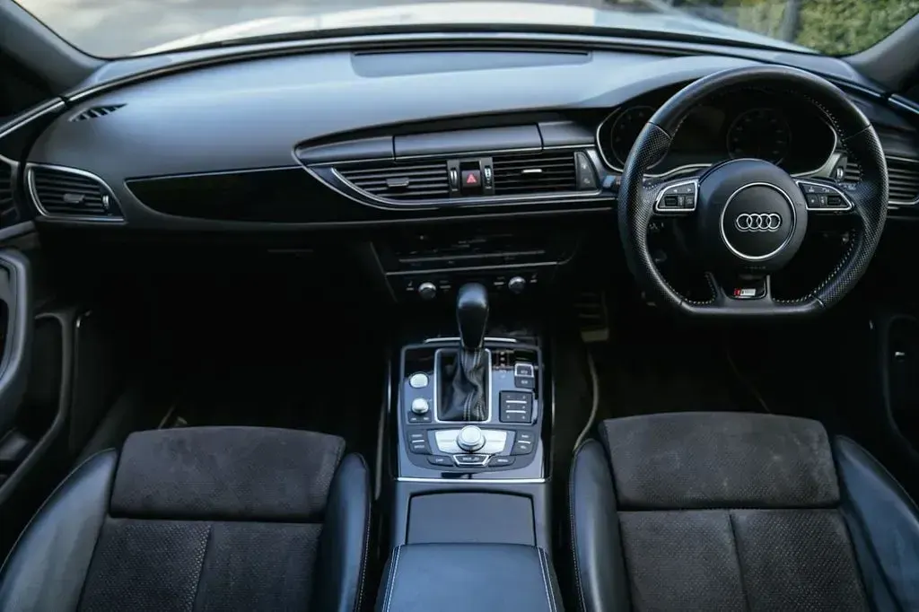 Used Audi A6 Black Edition 190 HP (139 kW) 2018 Silver Estate
