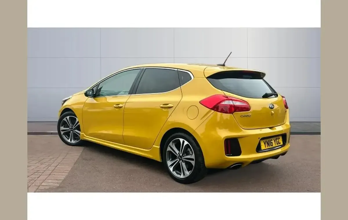 Used Kia Ceed GT-Line 118 HP (86 kW) 2016 Yellow Hatchback