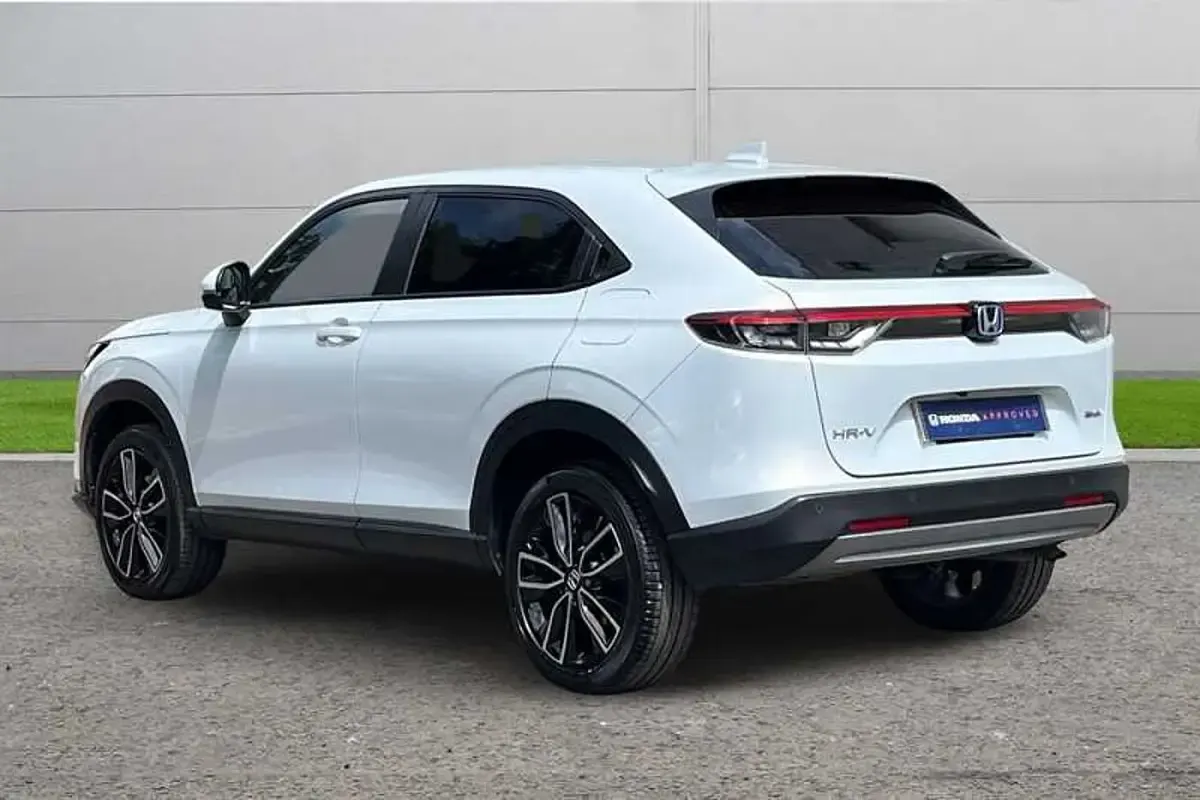 Used Honda HR-V Elegance 131 HP (96 kW) 2023 White SUV