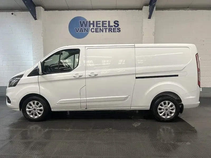 Used Ford Transit Custom Limited 130 HP (95 kW) 2023 White Van