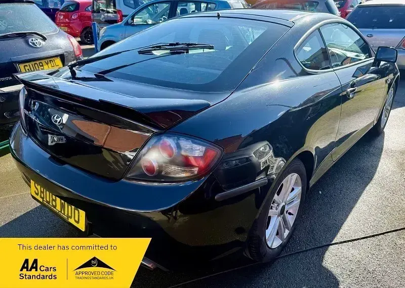 Usado Hyundai Coupé 105 CV (77 kW) 2008 Negro Coupe