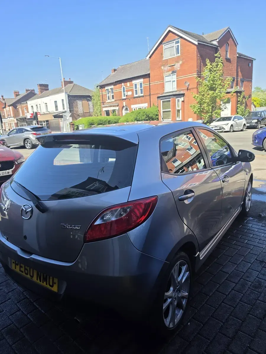 Begagnad Mazda 2 2010 Silver Halvkombi