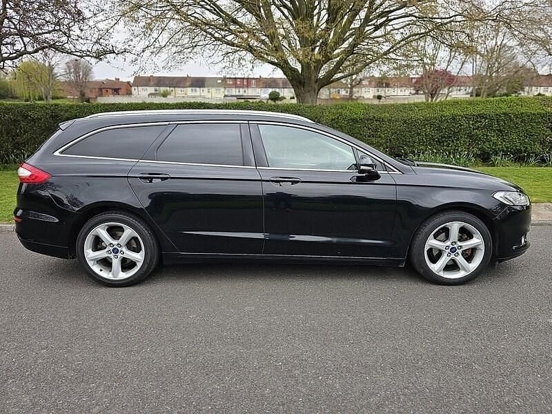 Usado Ford Mondeo Titanium 180 HP (132 kW) 2016 Preto Carrinha