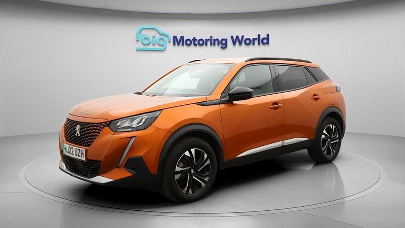 Używany Peugeot e-2008 Allure Premium 98 kW (134 KM) 2022 Pomarańczowy SUV