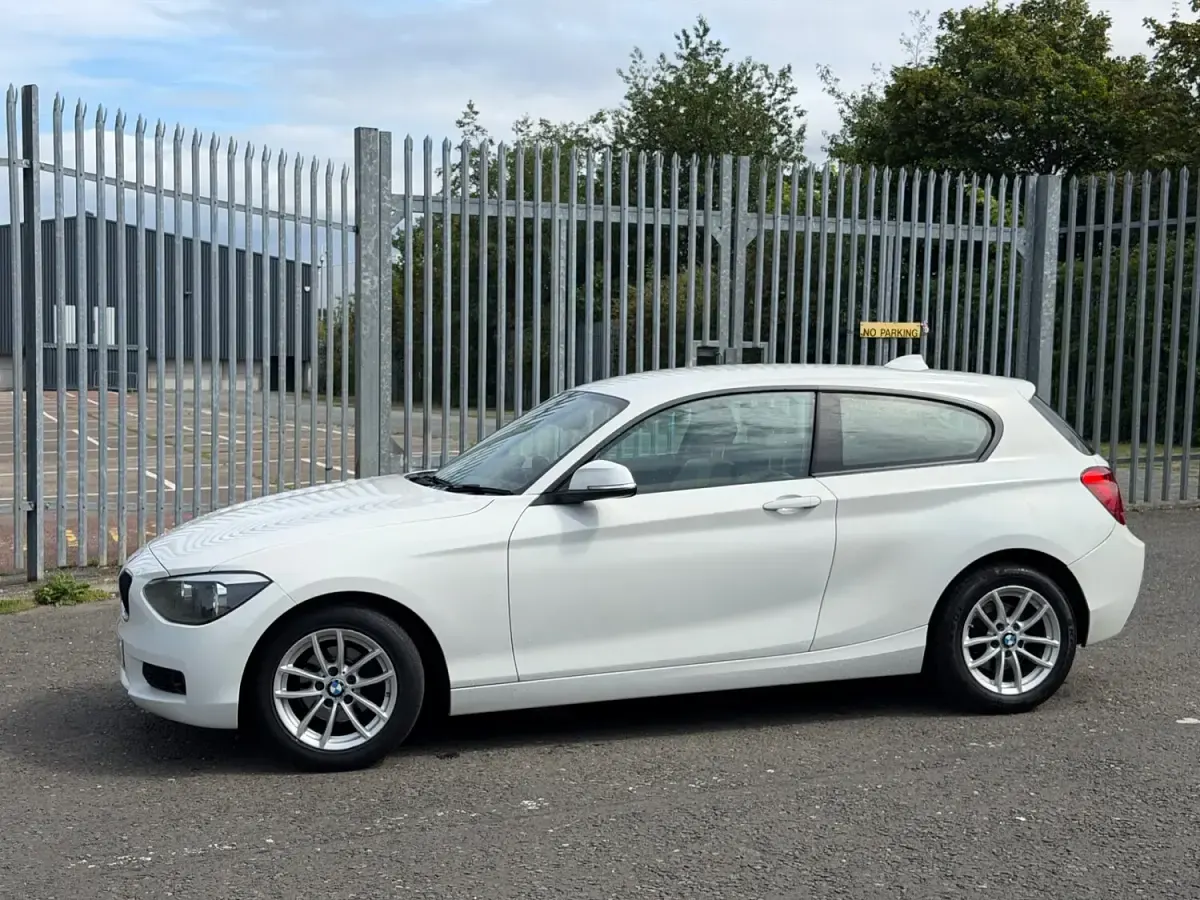 Used BMW 114 Performance 102 HP (75 kW) 2014 White Hatchback