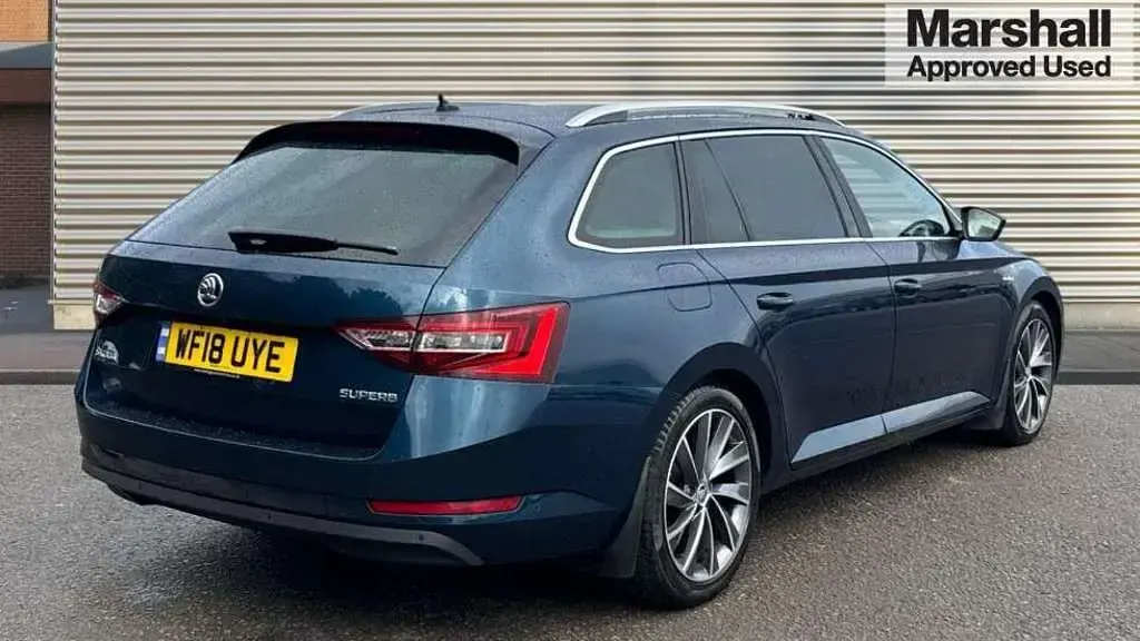 Used Skoda Superb 190 HP (139 kW) 2018 Blue Estate