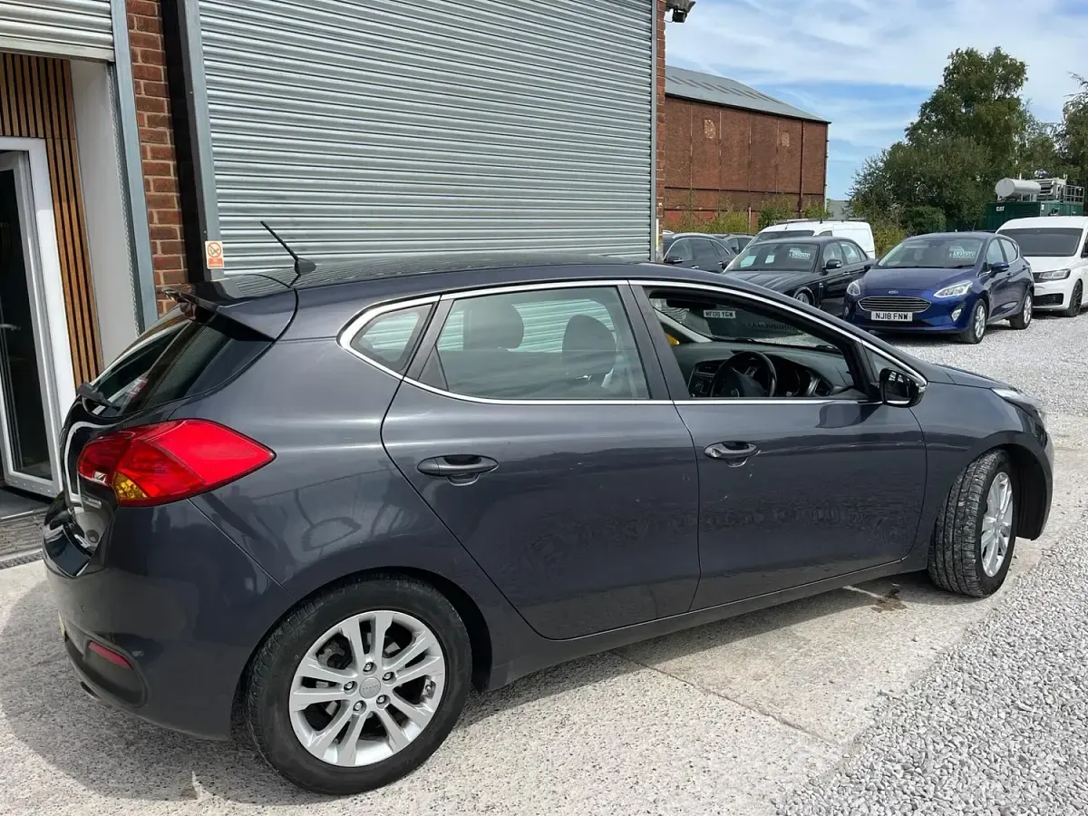 Used Kia Ceed 2015 Silver Hatchback