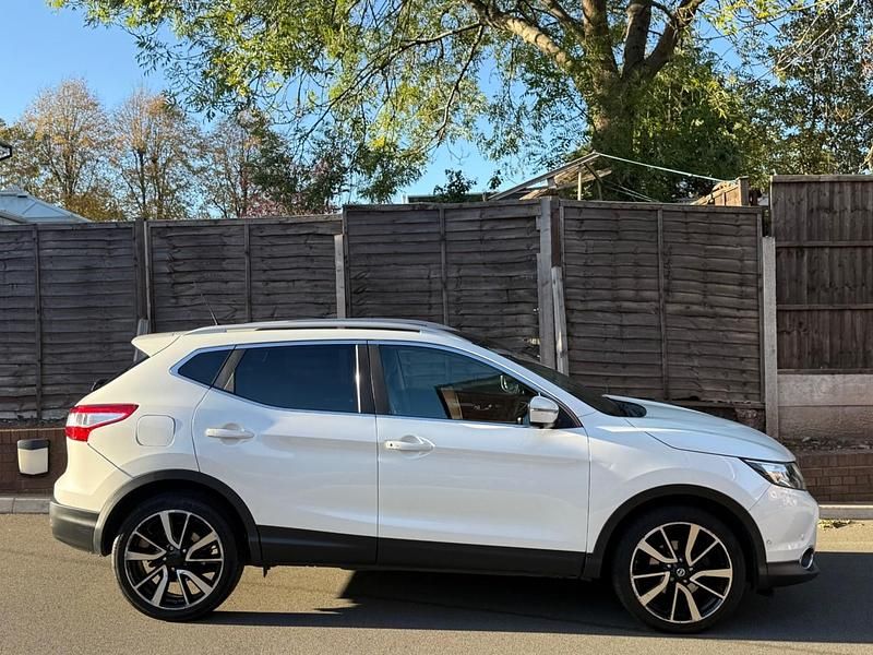 Used Nissan Qashqai Tekna 130 HP (95 kW) 2015 White SUV