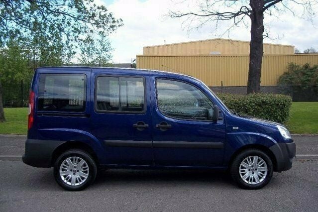 Begagnad Fiat Doblò 77 HK (56 kW) 2008 Minibuss