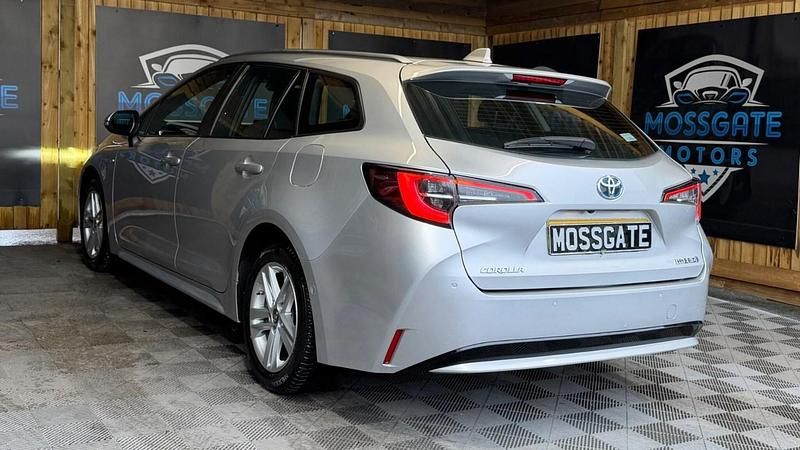 Used Toyota Corolla 122 HP (89 kW) 2019 Silver Estate