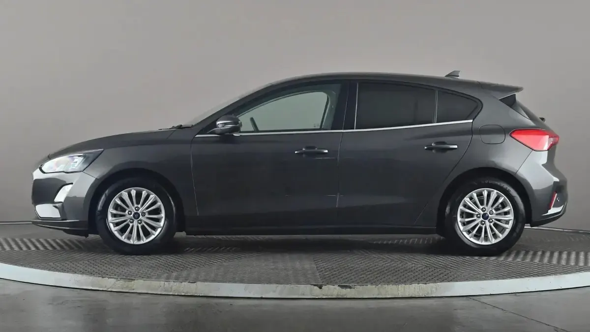 Used Ford Focus Titanium 120 HP (88 kW) 2021 Grey Hatchback
