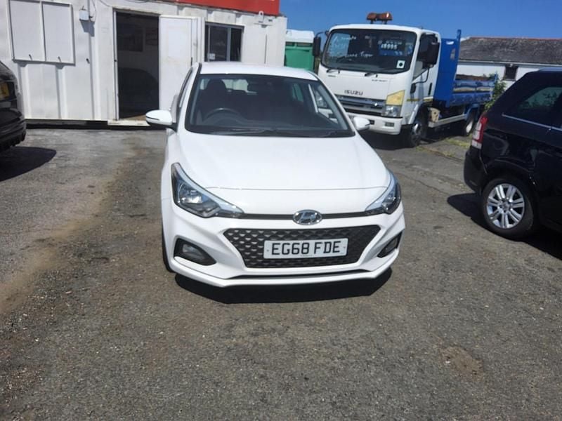 Used Hyundai i20 75 HP (55 kW) 2019 White Hatchback