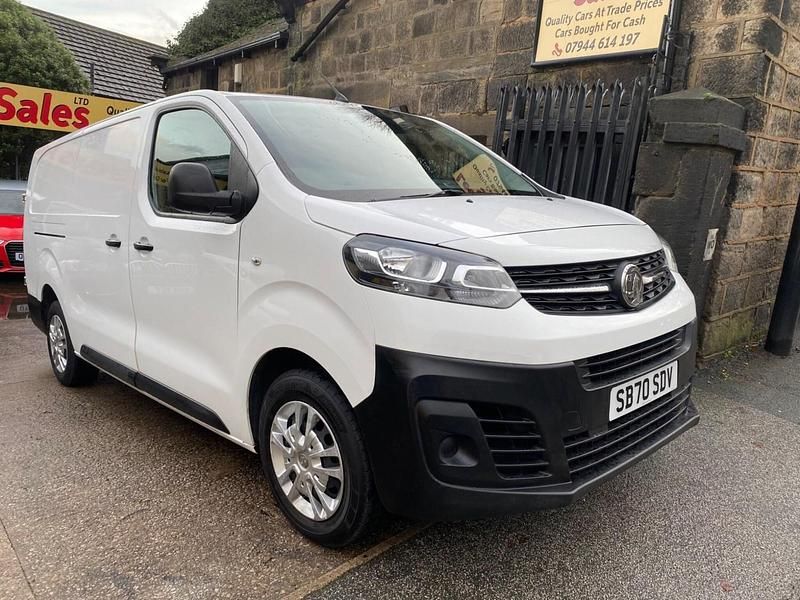 White Used 2020 Vauxhall Vivaro S MPV | £10,495 (Fair price) - Image 1/4