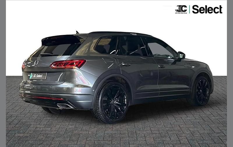 Używany VW Touareg Black Edition 281 KM (206 kW) 2022 Szary SUV