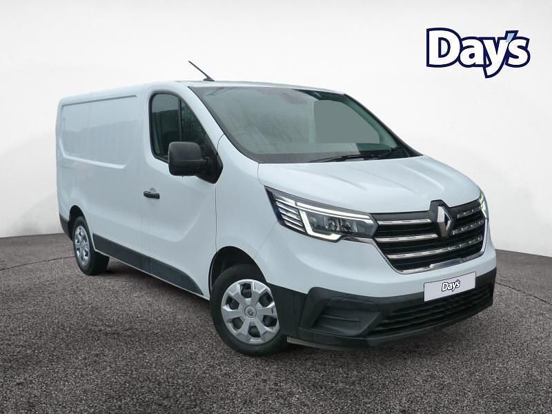 White Used 2022 Renault Trafic Business Van | £13,495 (Fair price) - Image 1/4