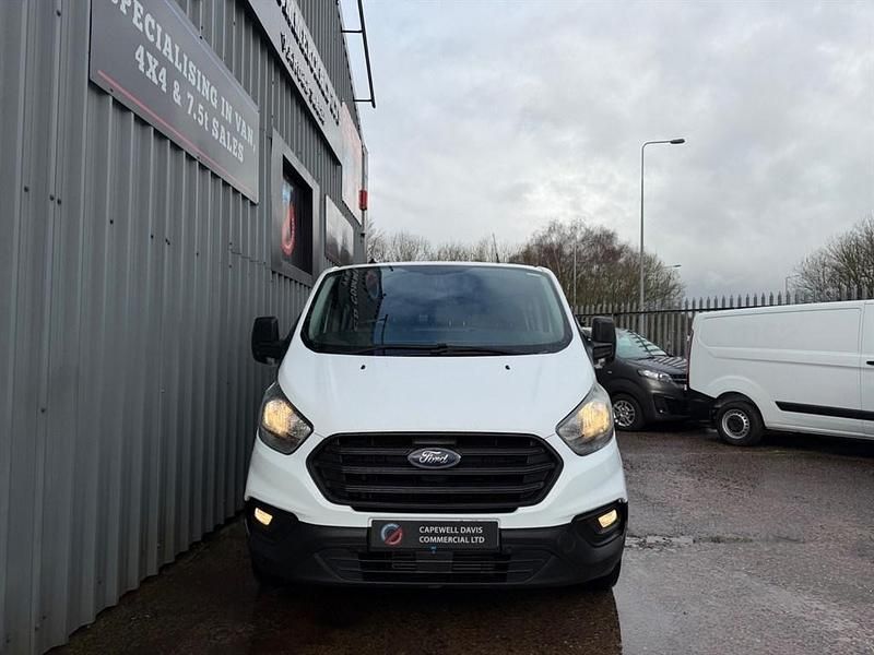 Used Ford Transit Custom Limited 130 HP (95 kW) 2020 White Van