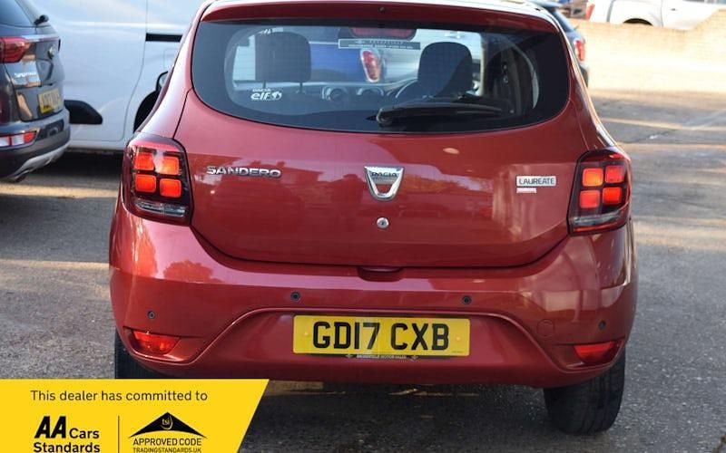 Begagnad Dacia Sandero Lauréate 90 HK (66 kW) 2018 Halvkombi