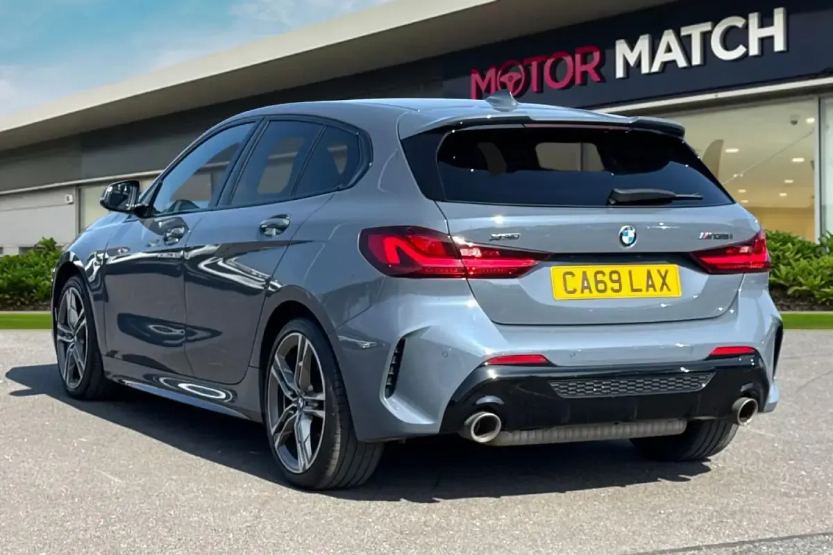 Begagnad BMW M135 2021 Grå Halvkombi